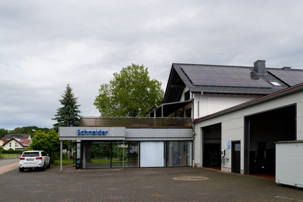 Außenaufnahme Autohaus Schneider Kaufungen